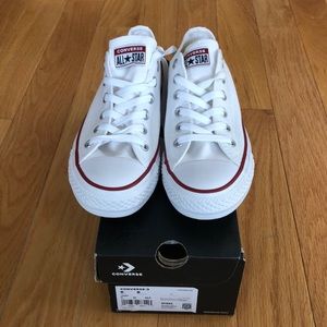 Chuck Taylor Converse white low top new in box